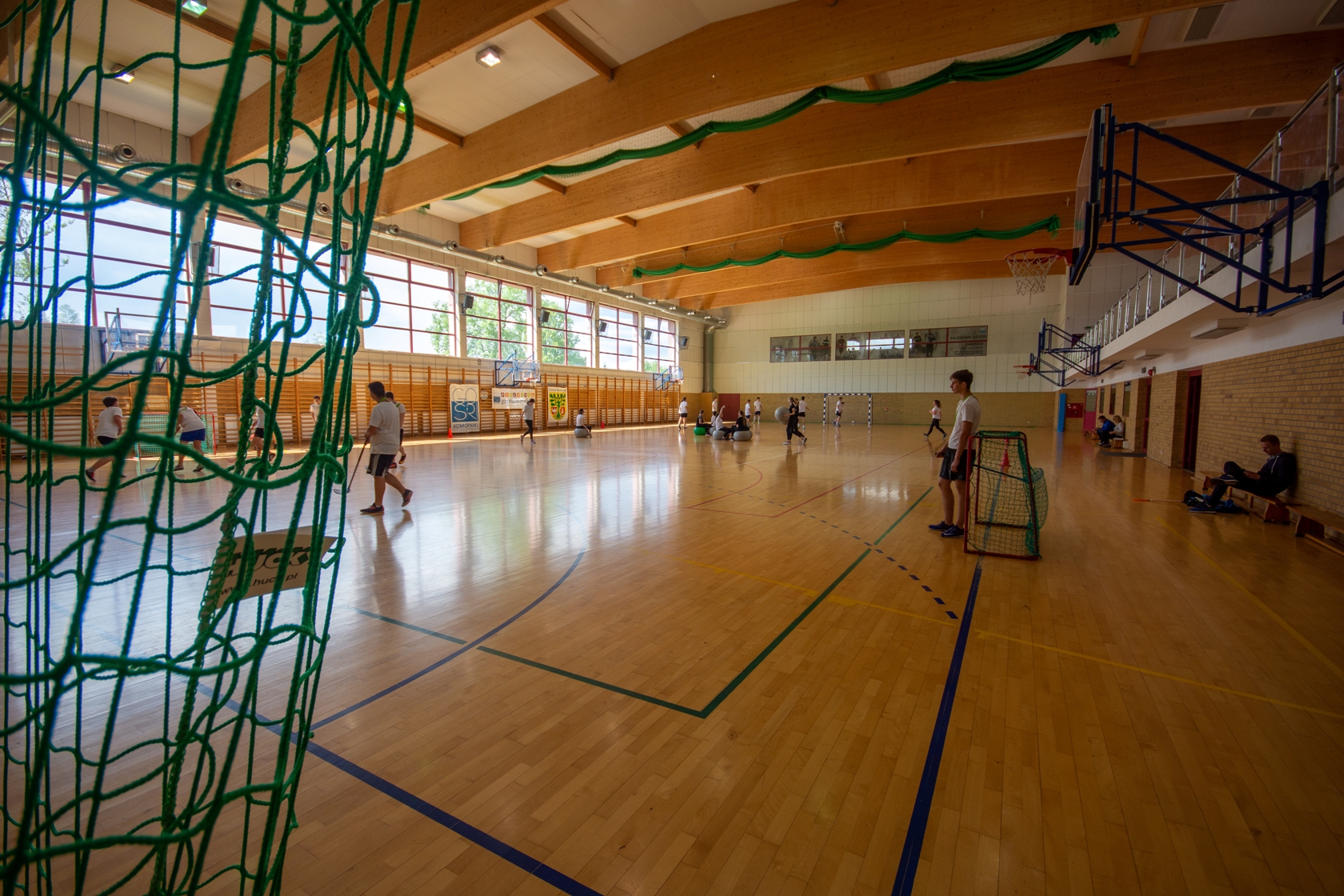 Hala sportowa widok od wewnątrz